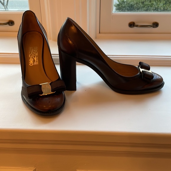 Salvatore Ferragamo Gorgeous Brown Leather Heels - Picture 6 of 8